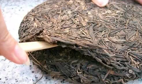 普洱茶饼与茶砖撬茶的方法技巧