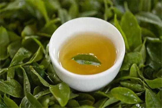 胃溃疡茶友喝茶必须注意的问题_肠胃不好的人哪些茶应该少喝呢