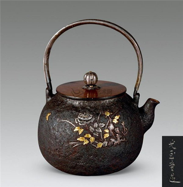 日本经典茶具：传世铁壶系列_日本茶具欣赏图