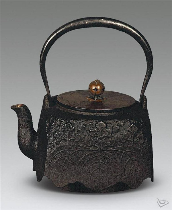 日本经典茶具：传世铁壶系列_日本茶具欣赏图