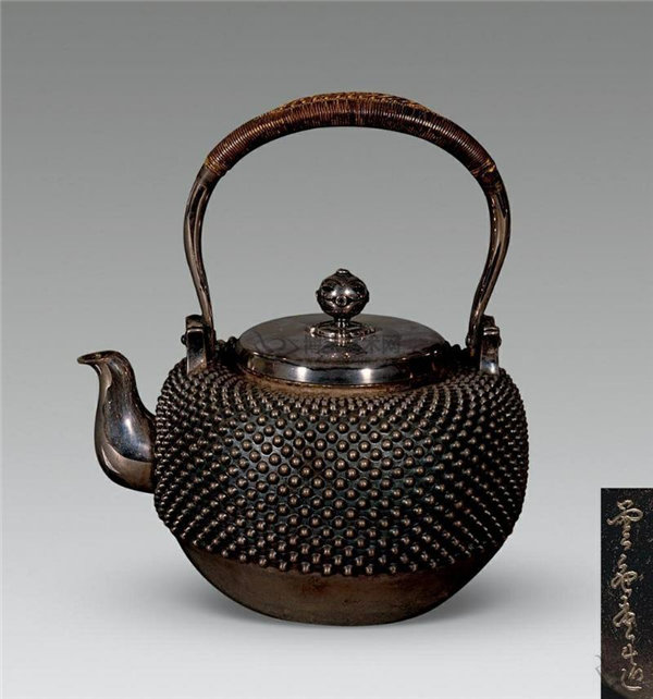 日本经典茶具：传世铁壶系列_日本茶具欣赏图