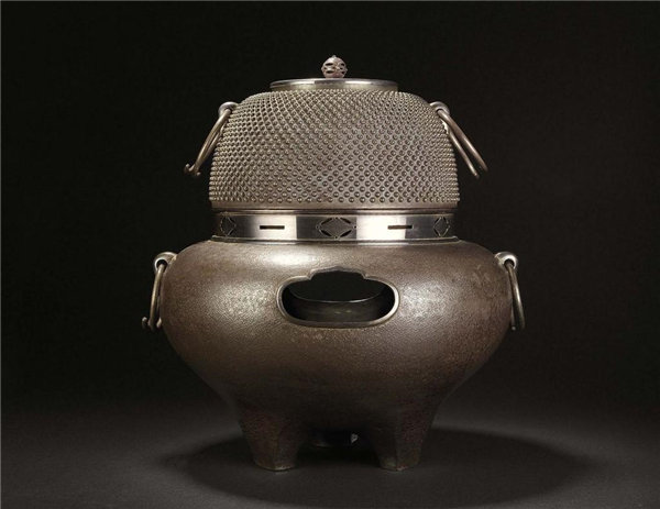 日本经典茶具：传世铁壶系列_日本茶具欣赏图